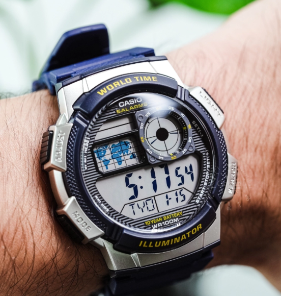 Reloj Casio AE-1000-2V