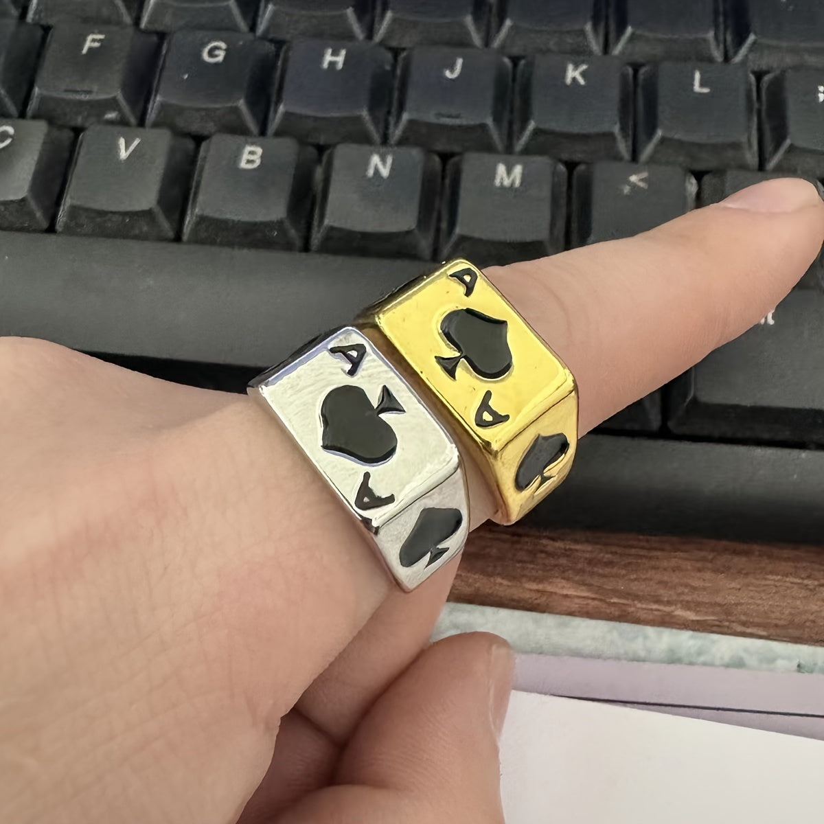 Anillo l As l