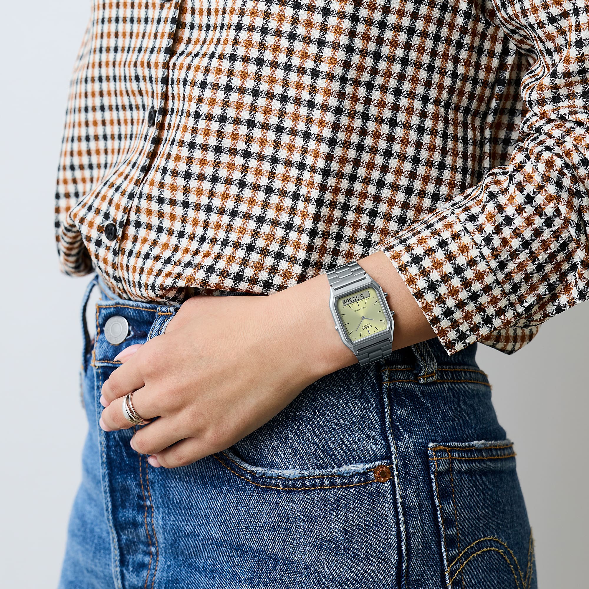 Reloj Casio Q230M